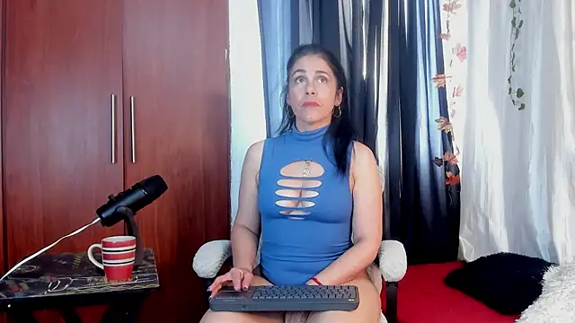 Snapshot of girasol_walton chatting on 09/22/25, 02:12 girasol walton online show from 09/22/25, 02:12