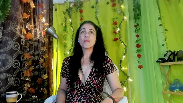Snapshot of girasol_walton chatting on 06/11/26, 01:19 girasol walton online show from 06/11/26, 01:19