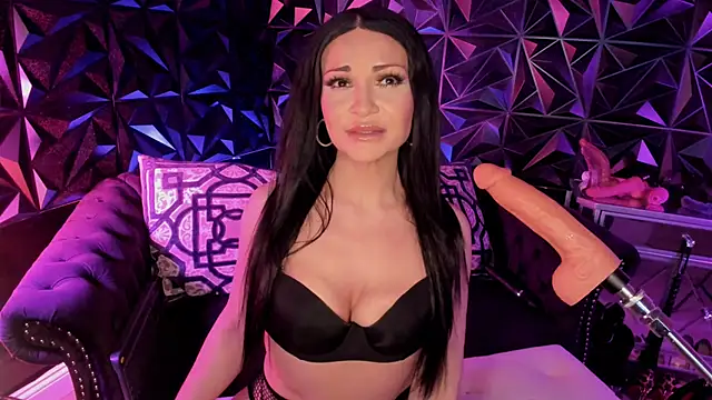 Snapshot of NatashaxoBangs chatting on 10/15/25, 03:38 NatashaxoBangs online show from 10/15/25, 03:38