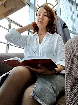 Snapshot of EvaXOAir chatting on 10/11/25, 04:13 EvaXOAir online show from 10/11/25, 04:13