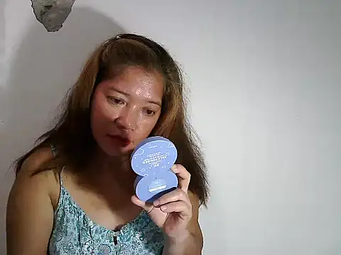 Snapshot of wethornypussy4u chatting on 09/17/25, 10:23 wethornypussy4u online show from 09/17/25, 10:23
