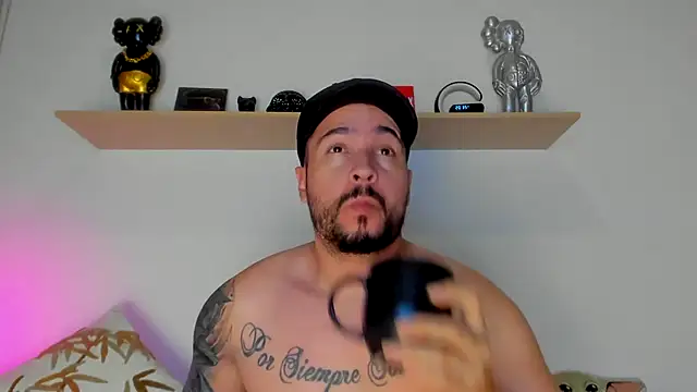 Snapshot of camilo_restrepo21 chatting on 10/05/25, 01:29 camilo restrepo21 online show from 10/05/25, 01:29