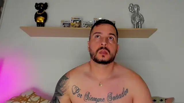 Snapshot of camilo_restrepo21 chatting on 10/15/25, 11:35 camilo restrepo21 online show from 10/15/25, 11:35