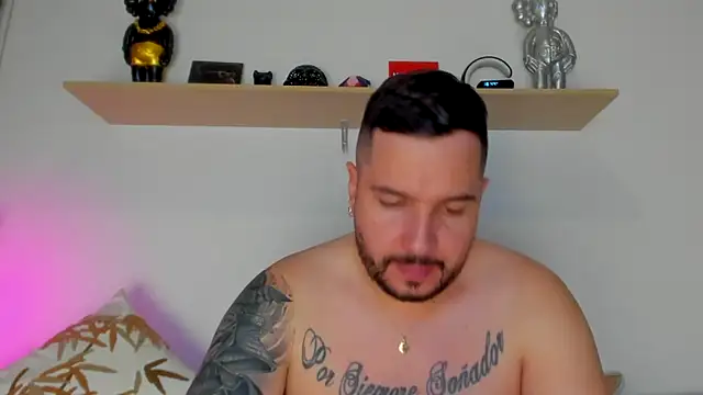 Snapshot of camilo_restrepo21 chatting on 10/11/25, 11:39 camilo restrepo21 online show from 10/11/25, 11:39