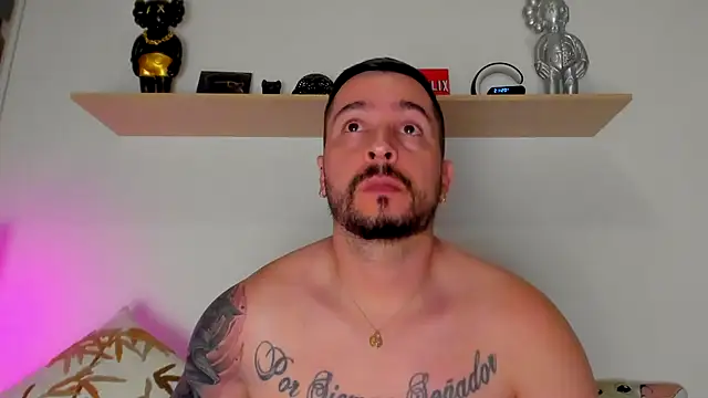 Snapshot of camilo_restrepo21 chatting on 10/02/25, 02:15 camilo restrepo21 online show from 10/02/25, 02:15