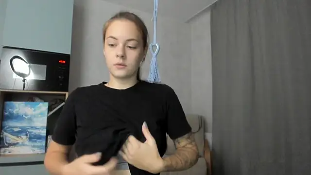 Snapshot of why_again_me chatting on 10/16/25, 05:32 why again me online show from 10/16/25, 05:32