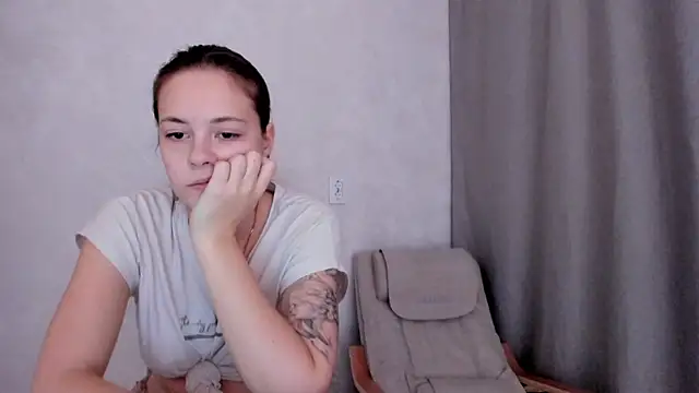 Snapshot of why_again_me chatting on 01/30/25, 05:49 why again me online show from 01/30/25, 05:49