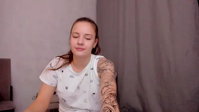 Snapshot of why_again_me chatting on 03/11/25, 10:42 why again me online show from 03/11/25, 10:42