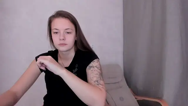 Snapshot of why_again_me chatting on 02/02/25, 05:48 why again me online show from 02/02/25, 05:48