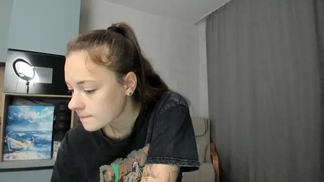 Snapshot of why_again_me chatting on 09/21/25, 04:45 why again me online show from 09/21/25, 04:45