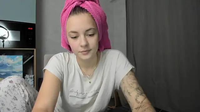 Snapshot of why_again_me chatting on 12/05/25, 07:23 why again me online show from 12/05/25, 07:23