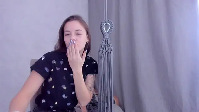 Snapshot of why_again_me chatting on 02/14/25, 10:59 why again me online show from 02/14/25, 10:59