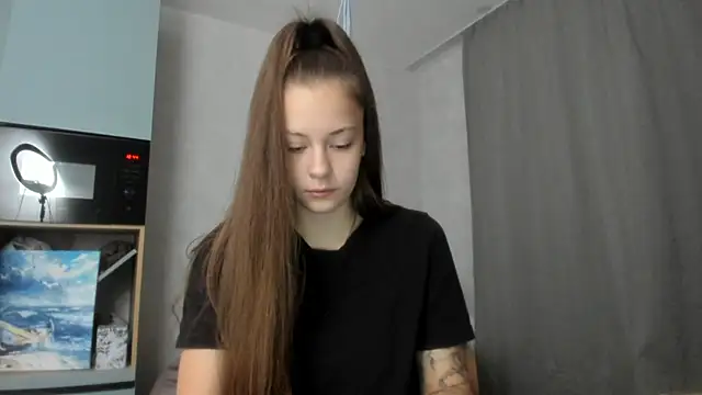 Snapshot of why_again_me chatting on 10/10/25, 03:46 why again me online show from 10/10/25, 03:46