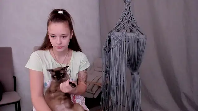 Snapshot of why_again_me chatting on 02/24/25, 05:20 why again me online show from 02/24/25, 05:20