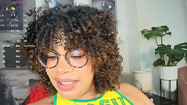 Snapshot of valerieharris chatting on 07/19/26, 04:43 valerieharris online show from 07/19/26, 04:43