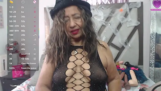 matureluna online show from 10/28/25, 04:50