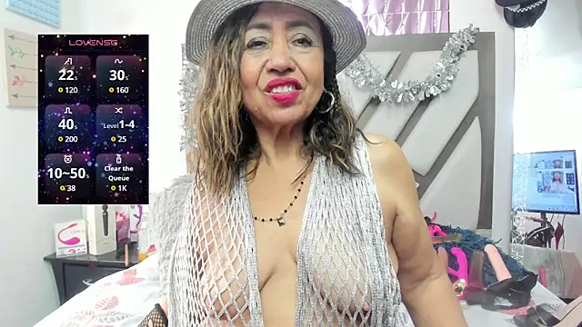 Snapshot of matureluna chatting on 03/08/25, 05:43 matureluna online show from 03/08/25, 05:43