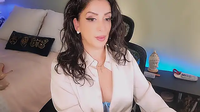 Wonderful Woman online show from 10/25/25, 02:44