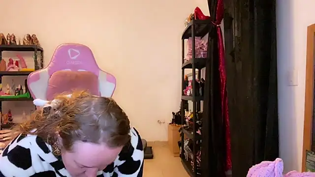 Snapshot of kisicaxx chatting on 12/03/25, 05:12 kisicaxx online show from 12/03/25, 05:12