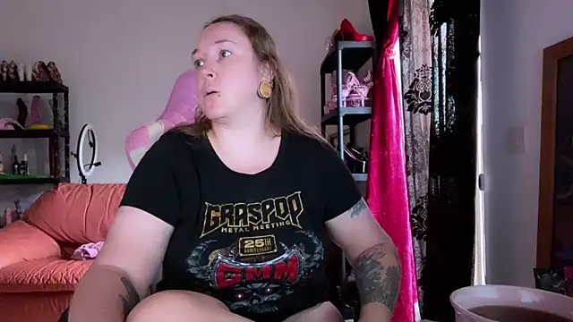 Snapshot of kisicaxx chatting on 10/29/25, 05:50 kisicaxx online show from 10/29/25, 05:50