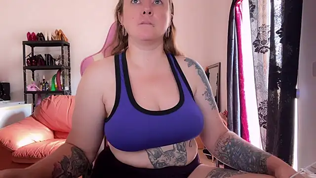 Snapshot of kisicaxx chatting on 09/18/25, 07:11 kisicaxx online show from 09/18/25, 07:11