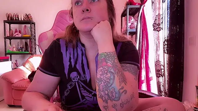 Snapshot of kisicaxx chatting on 11/11/25, 07:58 kisicaxx online show from 11/11/25, 07:58