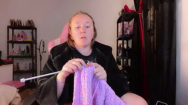 Snapshot of kisicaxx chatting on 11/28/25, 10:32 kisicaxx online show from 11/28/25, 10:32