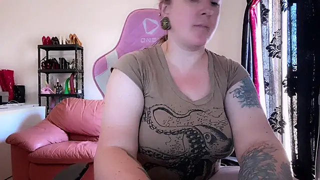 Snapshot of kisicaxx chatting on 09/21/25, 11:26 kisicaxx online show from 09/21/25, 11:26