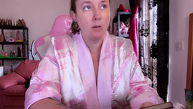 Snapshot of kisicaxx chatting on 11/07/25, 10:20 kisicaxx online show from 11/07/25, 10:20