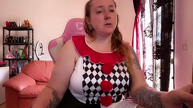 Snapshot of kisicaxx chatting on 10/24/25, 09:52 kisicaxx online show from 10/24/25, 09:52