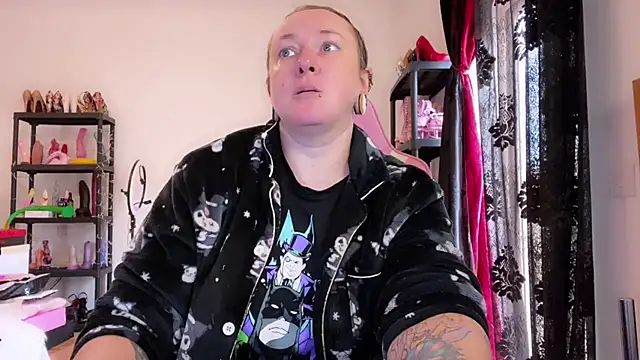 Snapshot of kisicaxx chatting on 12/05/25, 11:09 kisicaxx online show from 12/05/25, 11:09