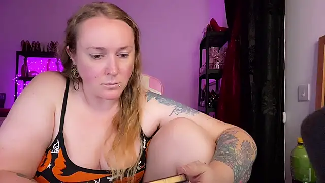 Snapshot of kisicaxx chatting on 10/30/25, 08:50 kisicaxx online show from 10/30/25, 08:50