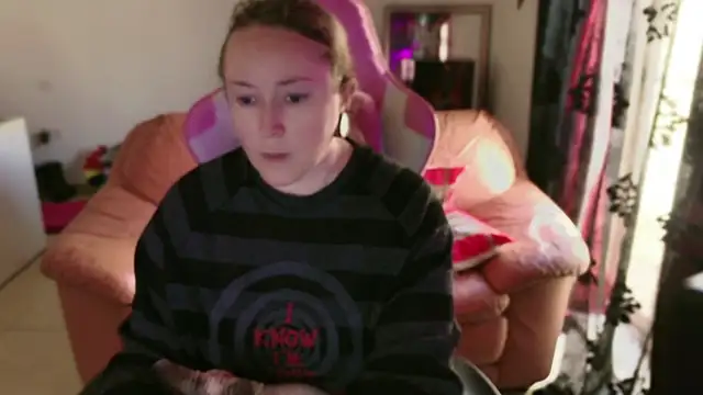 Snapshot of kisicaxx chatting on 03/19/25, 01:29 kisicaxx online show from 03/19/25, 01:29