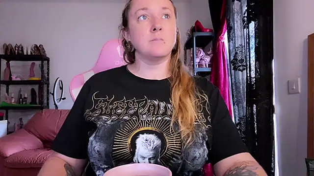 Snapshot of kisicaxx chatting on 11/03/25, 03:15 kisicaxx online show from 11/03/25, 03:15