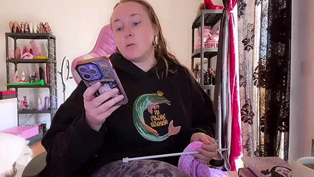 Snapshot of kisicaxx chatting on 12/02/25, 11:23 kisicaxx online show from 12/02/25, 11:23