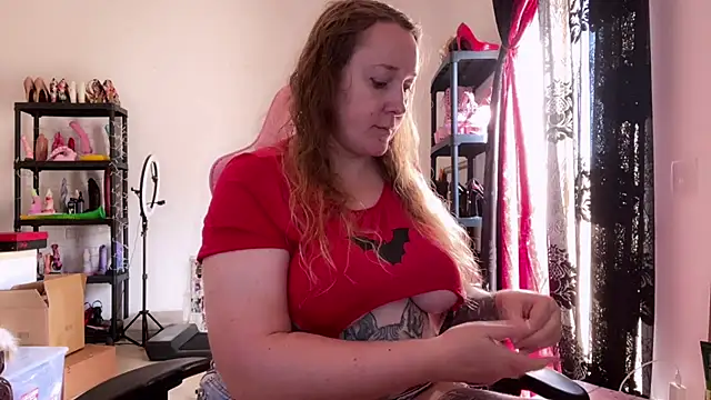 Snapshot of kisicaxx chatting on 11/14/25, 10:08 kisicaxx online show from 11/14/25, 10:08