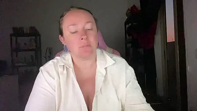 Snapshot of kisicaxx chatting on 07/17/26, 03:26 kisicaxx online show from 07/17/26, 03:26