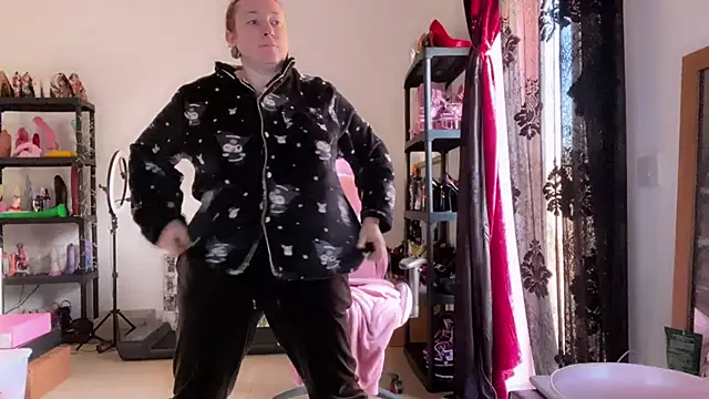 Snapshot of kisicaxx chatting on 11/25/25, 06:36 kisicaxx online show from 11/25/25, 06:36