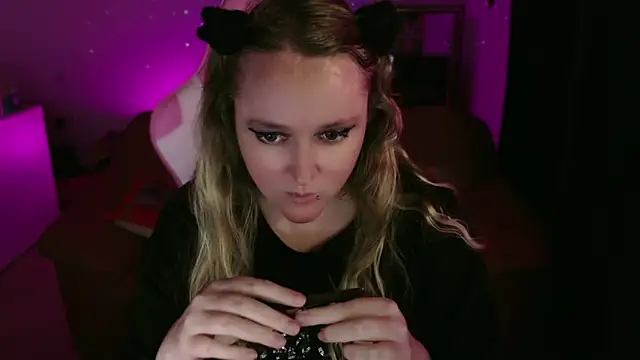 Snapshot of kisicaxx chatting on 03/12/25, 05:28 kisicaxx online show from 03/12/25, 05:28