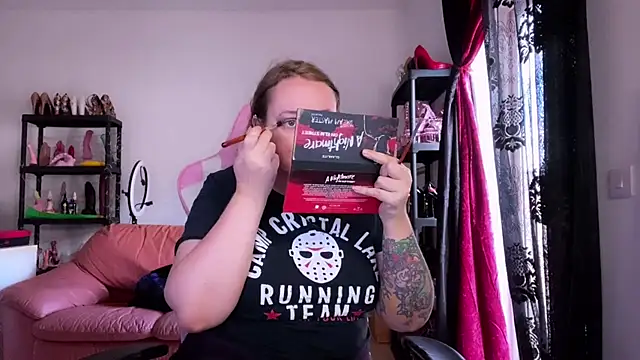 Snapshot of kisicaxx chatting on 11/10/25, 02:22 kisicaxx online show from 11/10/25, 02:22