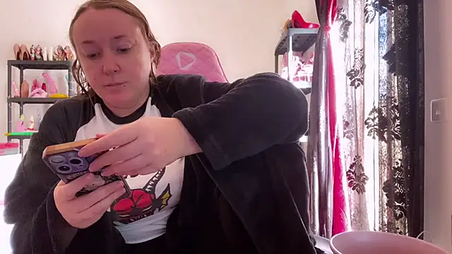 Snapshot of kisicaxx chatting on 11/27/25, 09:10 kisicaxx online show from 11/27/25, 09:10