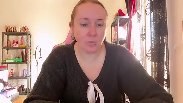 Snapshot of kisicaxx chatting on 12/18/25, 09:25 kisicaxx online show from 12/18/25, 09:25