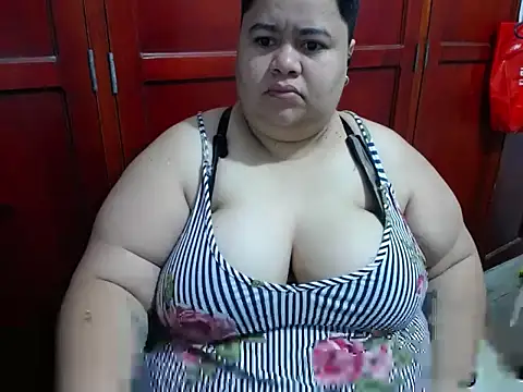 Snapshot of hotlesby4uxxx chatting on 06/17/26, 01:54 hotlesby4uxxx online show from 06/17/26, 01:54