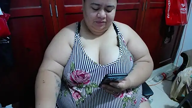Snapshot of hotlesby4uxxx chatting on 05/22/26, 01:42 hotlesby4uxxx online show from 05/22/26, 01:42
