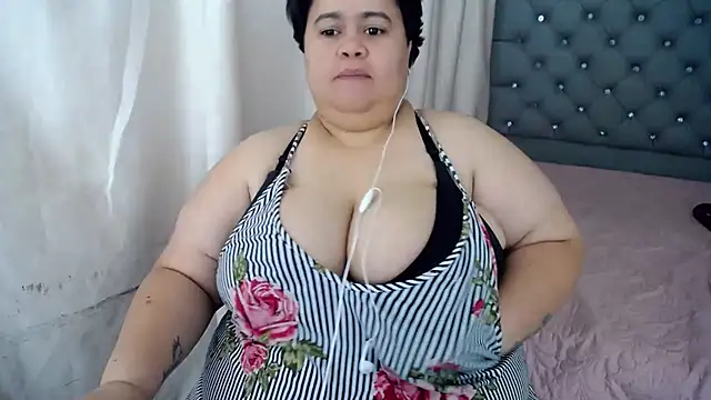 hotlesby4uxxx online show from 12/17/24, 04:43