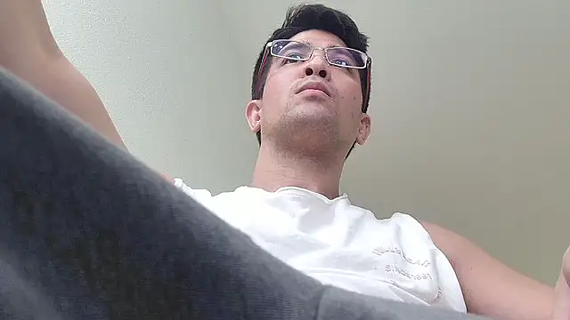 Snapshot of SebastianReiss chatting on 07/23/26, 06:33 SebastianReiss online show from 07/23/26, 06:33