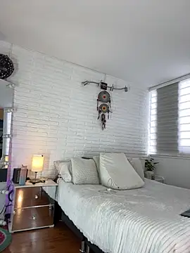 Snapshot of hollythomson chatting on 10/30/25, 12:03 hollythomson online show from 10/30/25, 12:03