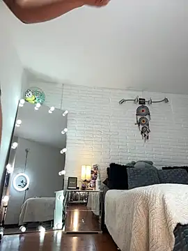 Snapshot of hollythomson chatting on 01/14/26, 01:20 hollythomson online show from 01/14/26, 01:20