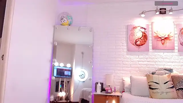 Snapshot of hollythomson chatting on 03/02/26, 05:42 hollythomson online show from 03/02/26, 05:42