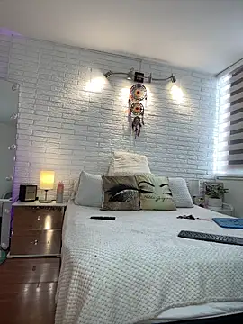 Snapshot of hollythomson chatting on 02/06/26, 06:37 hollythomson online show from 02/06/26, 06:37